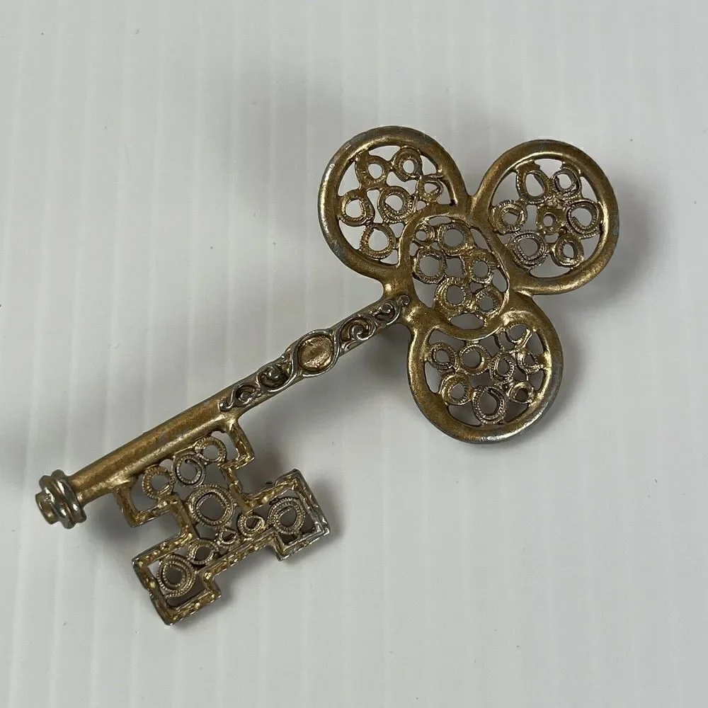 VINTAGE Skeleton Gold Key Brooch / Pin Gold-tone Victorian Style